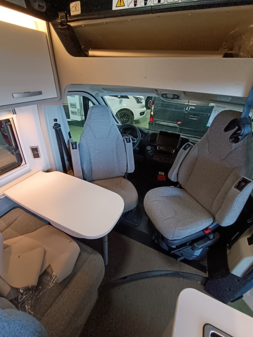 0000010645_fourgon_hymer_camper_vans_free_540_blue_evolution_fiat_2_2l_140cv_bva_20243.jpg