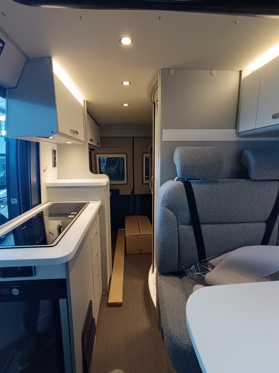 0000010645_fourgon_hymer_camper_vans_free_540_blue_evolution_fiat_2_2l_140cv_bva_20244.jpg