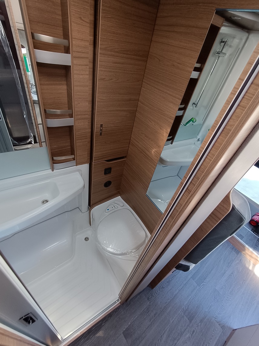 0000011585_profile_knaus_van_ti_vw_640_meg_vansati_vw_crafter_2_0l_177cv_20247.jpg