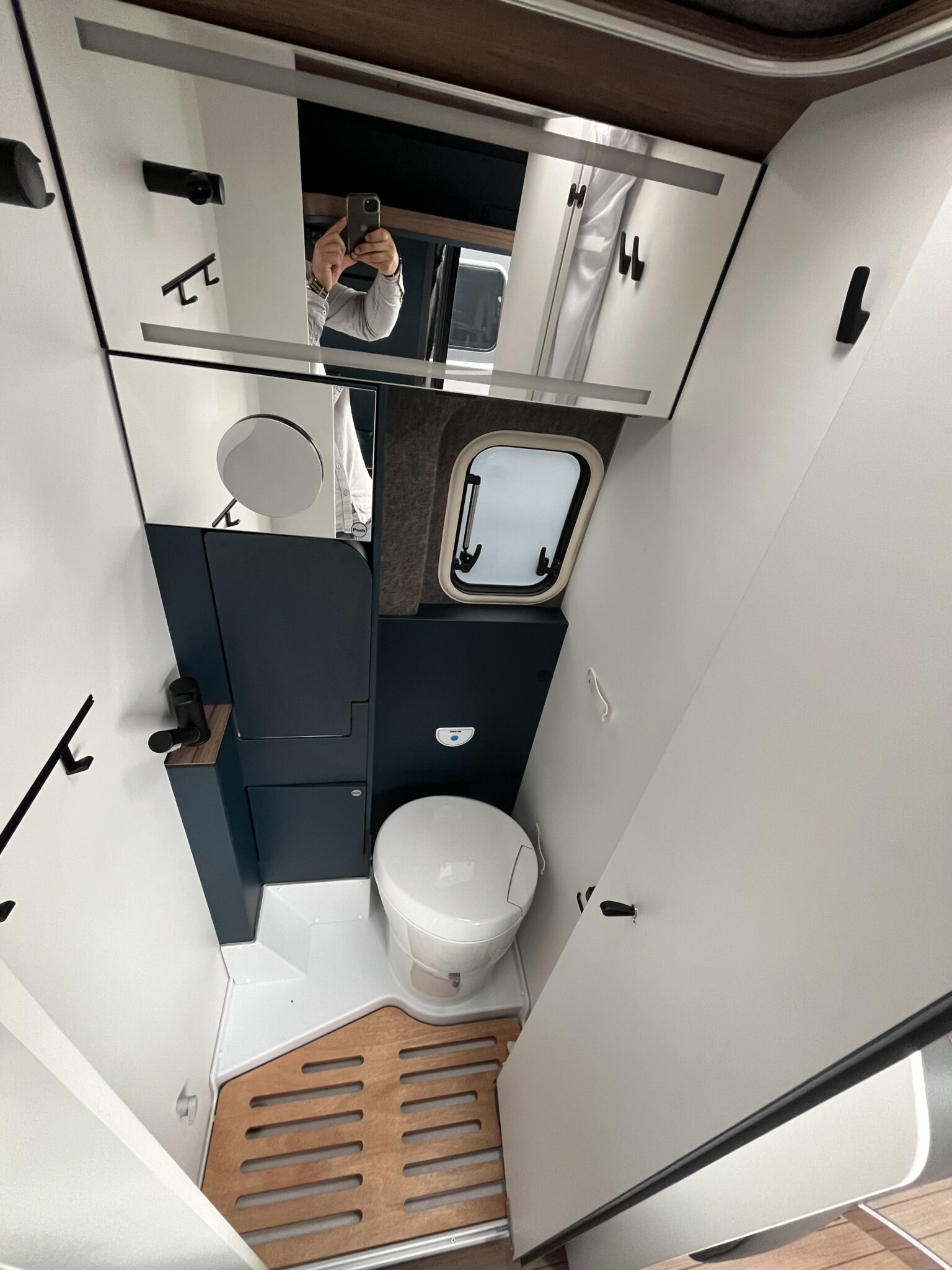 0000012477_fourgon_eriba_car_600_vw_crafter_2_0l_177cv_bva_20253.jpg