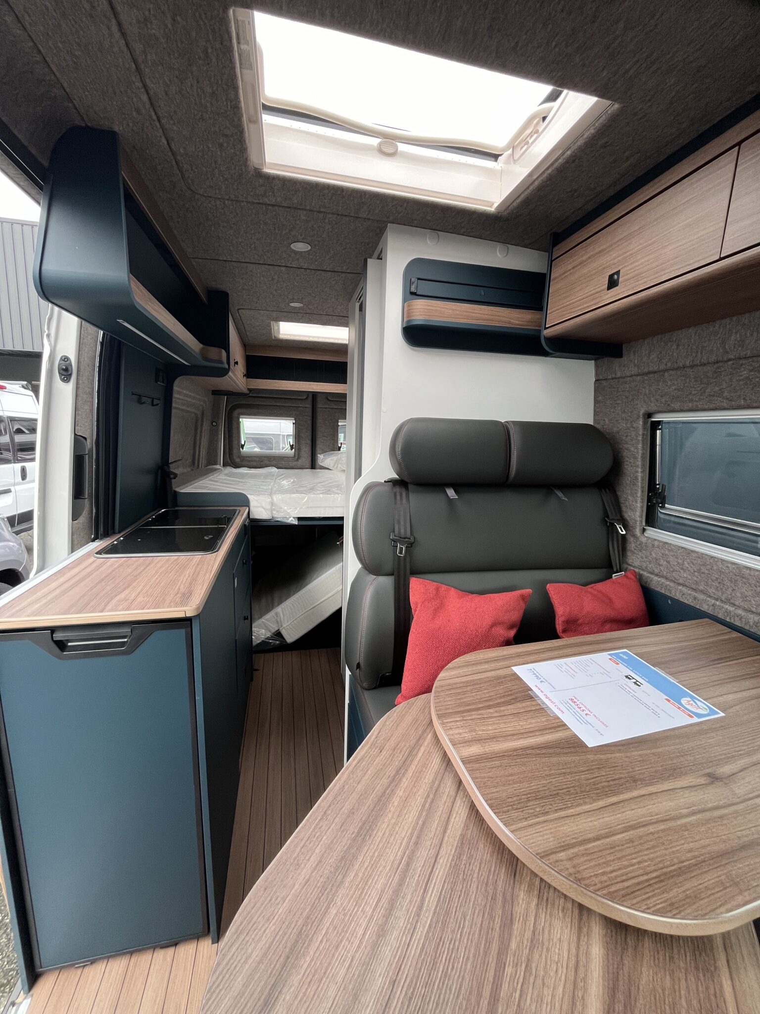 0000012477_fourgon_eriba_car_600_vw_crafter_2_0l_177cv_bva_20254.jpg