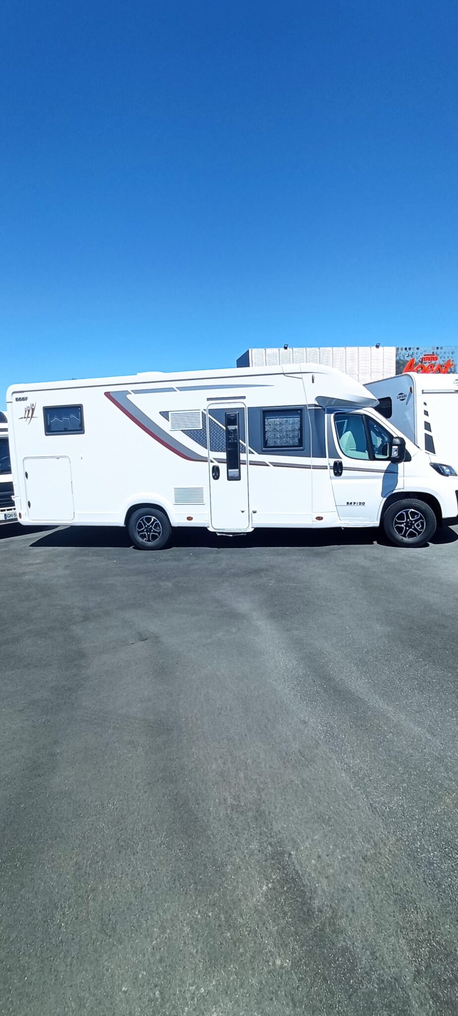 0000012700_profile_rapido_666_f_fiat_ducato_2_2l_140_bva_20252.jpg