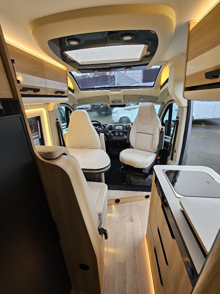 0000012733_fourgon_campereve_magellan_643_saphir_peugeot_2_2l_140cv_202511.jpg