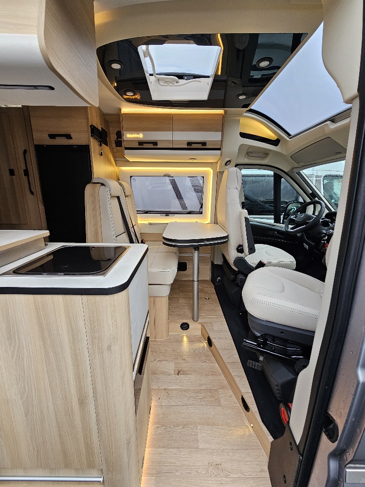 0000012733_fourgon_campereve_magellan_643_saphir_peugeot_2_2l_140cv_20253.jpg