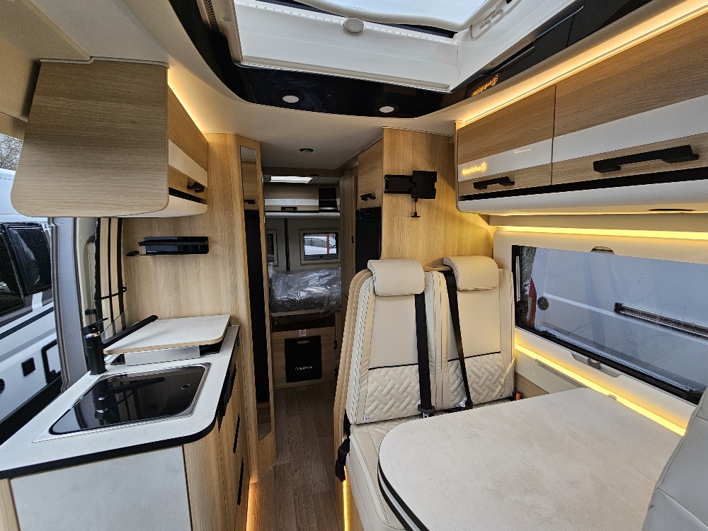 0000012733_fourgon_campereve_magellan_643_saphir_peugeot_2_2l_140cv_20255.jpg