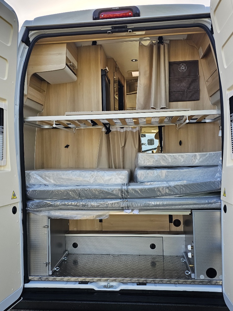 0000012750_fourgon_campereve_family_van_peugeot_2_2l_140cv_bva_20253.jpg