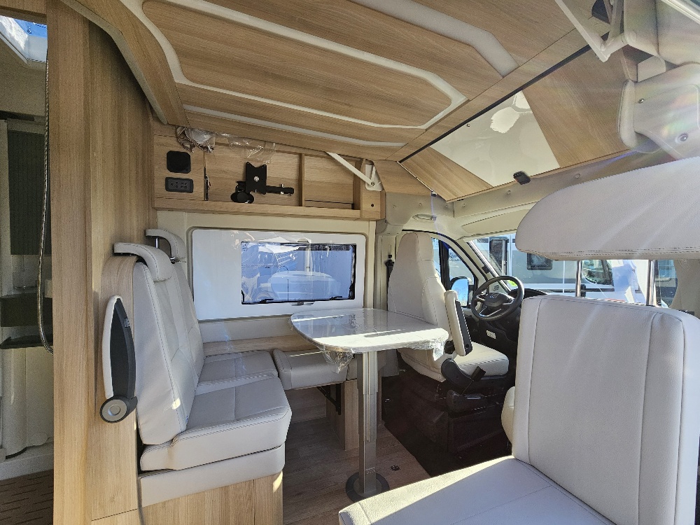 0000012750_fourgon_campereve_family_van_peugeot_2_2l_140cv_bva_20254.jpg