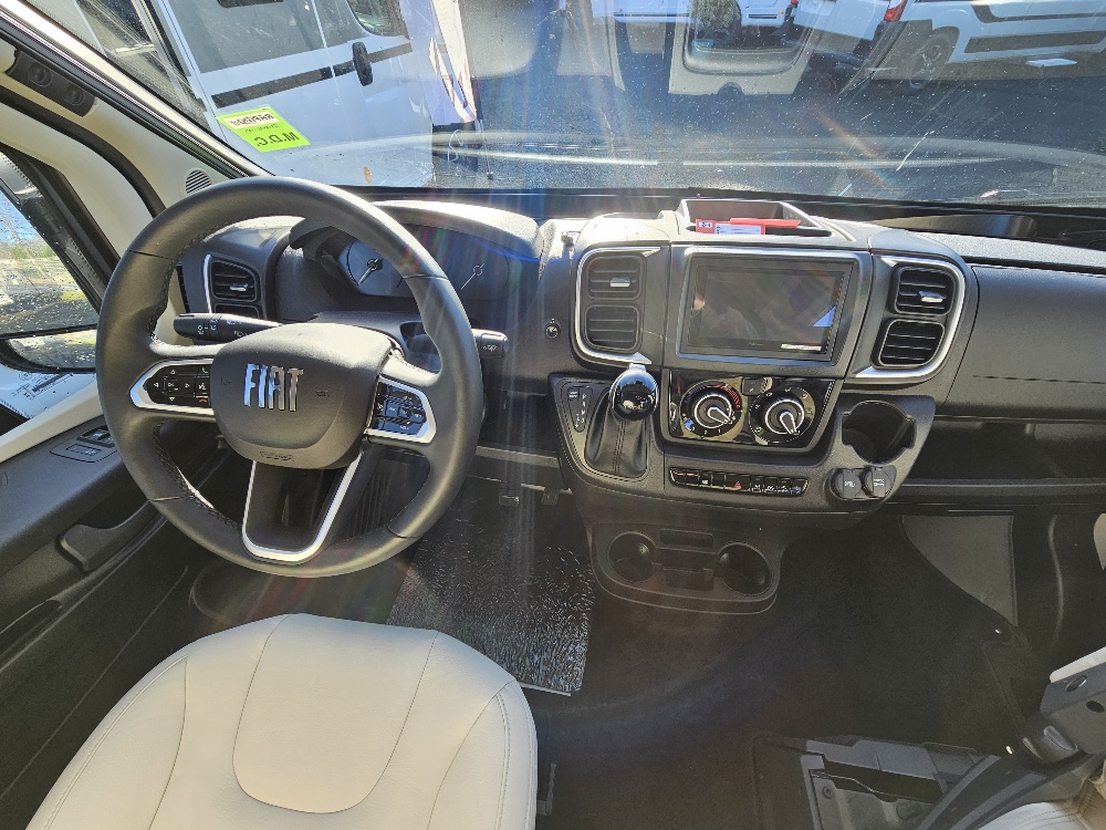 0000012750_fourgon_campereve_family_van_peugeot_2_2l_140cv_bva_20255.jpg