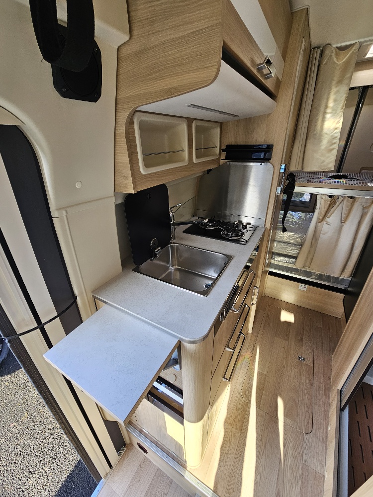0000012750_fourgon_campereve_family_van_peugeot_2_2l_140cv_bva_20257.jpg
