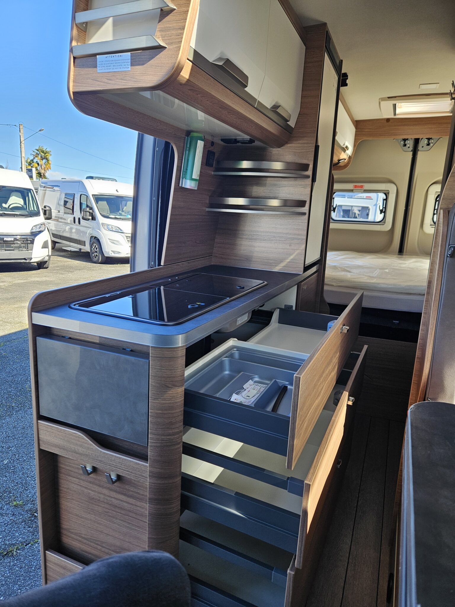 0000013081_fourgon_knaus_boxlife_600mq__platinium__fiat_2_2l_140cv_bva_202518.jpg