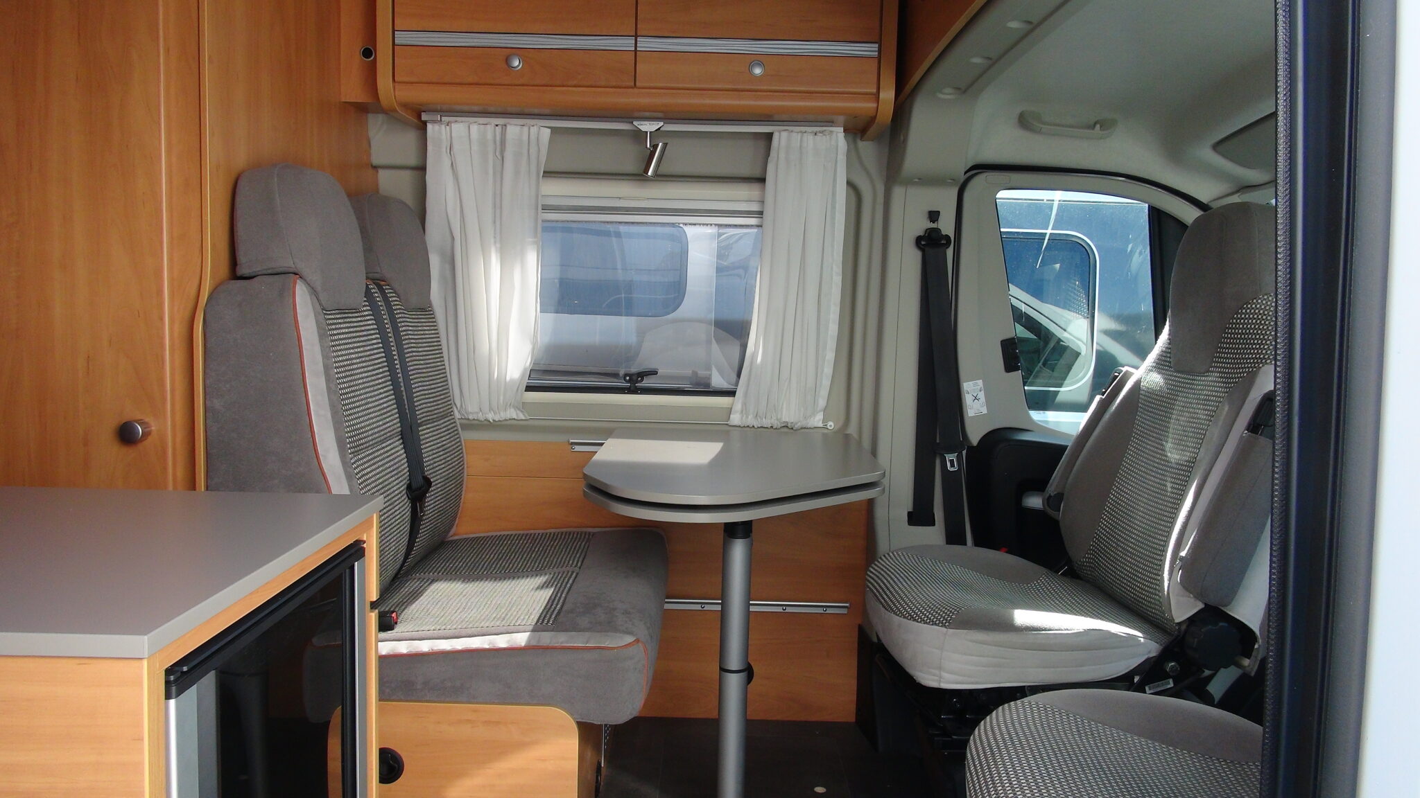 0000008100_fourgon_possl_2_win_s__toit_relevable_citroen_2_2l_165_cv_20222.jpg
