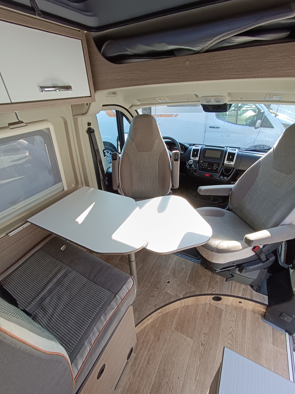0000009321_fourgon_possl_2_win_s__toit_relevable_citroen_2_2l_165_cv_20223.jpg