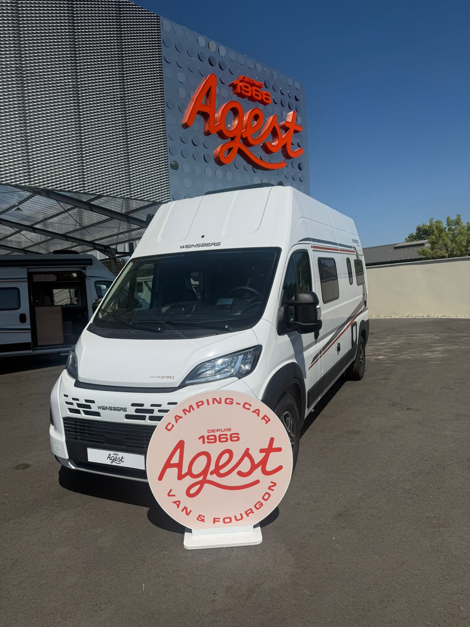 FOURGON WEINSBERG CARABUS 600DQ [FIRE]