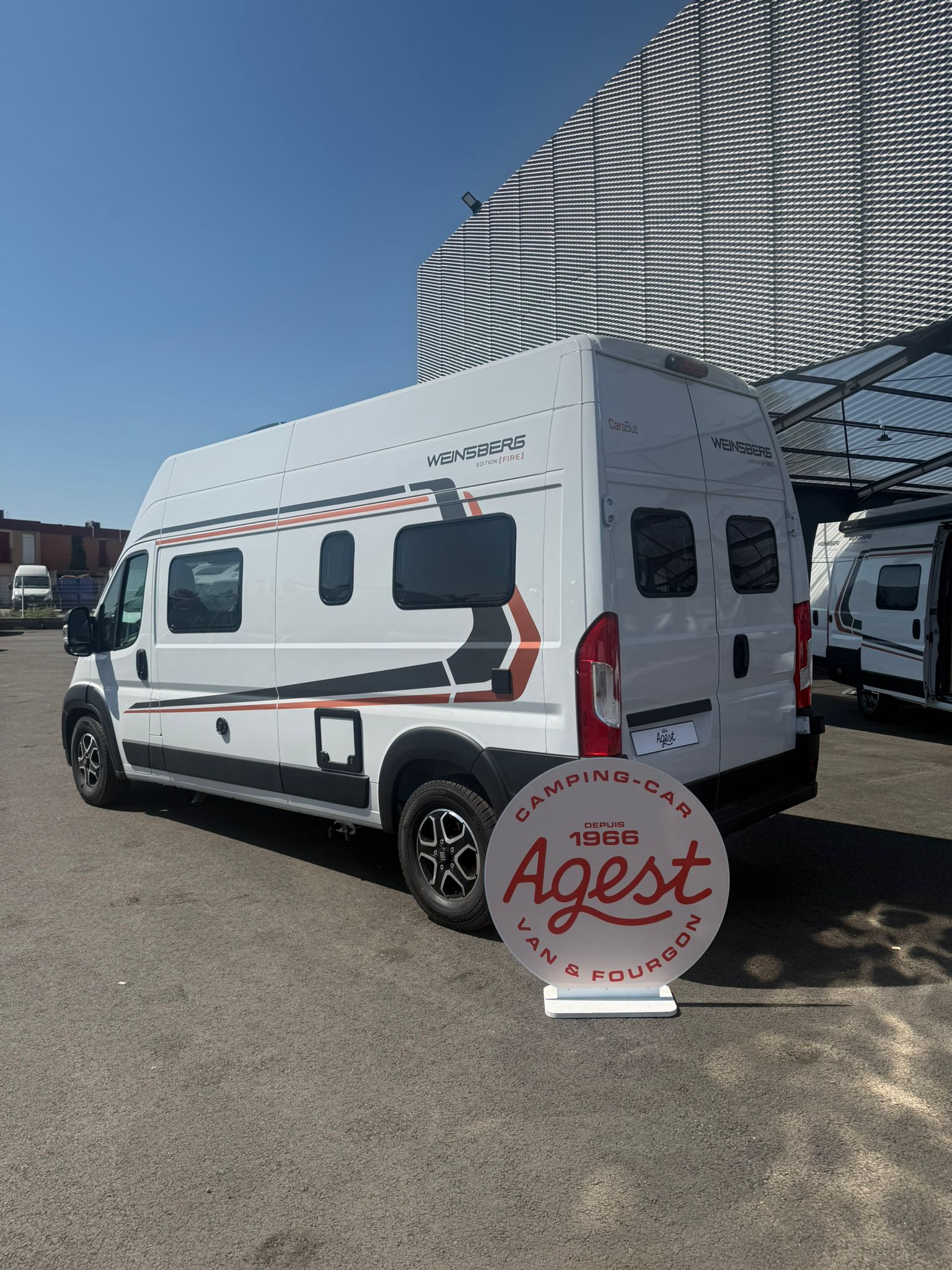 FOURGON WEINSBERG CARABUS 600DQ [FIRE]