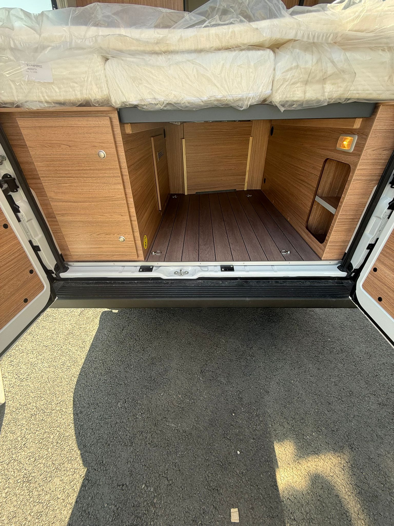 FOURGON WEINSBERG CARABUS 600DQ [FIRE]