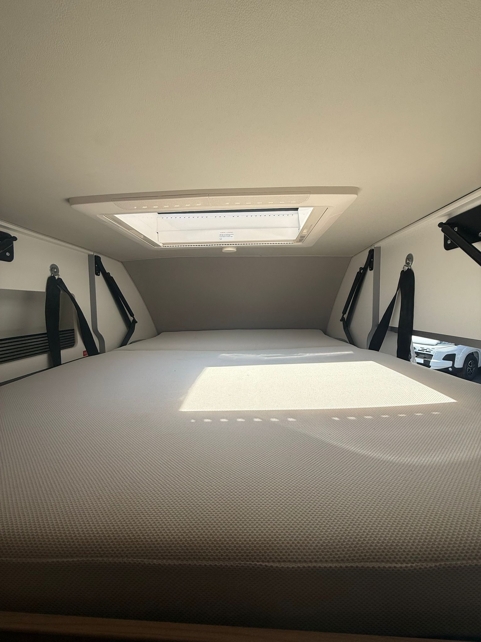 FOURGON WEINSBERG CARABUS 600DQ [FIRE]