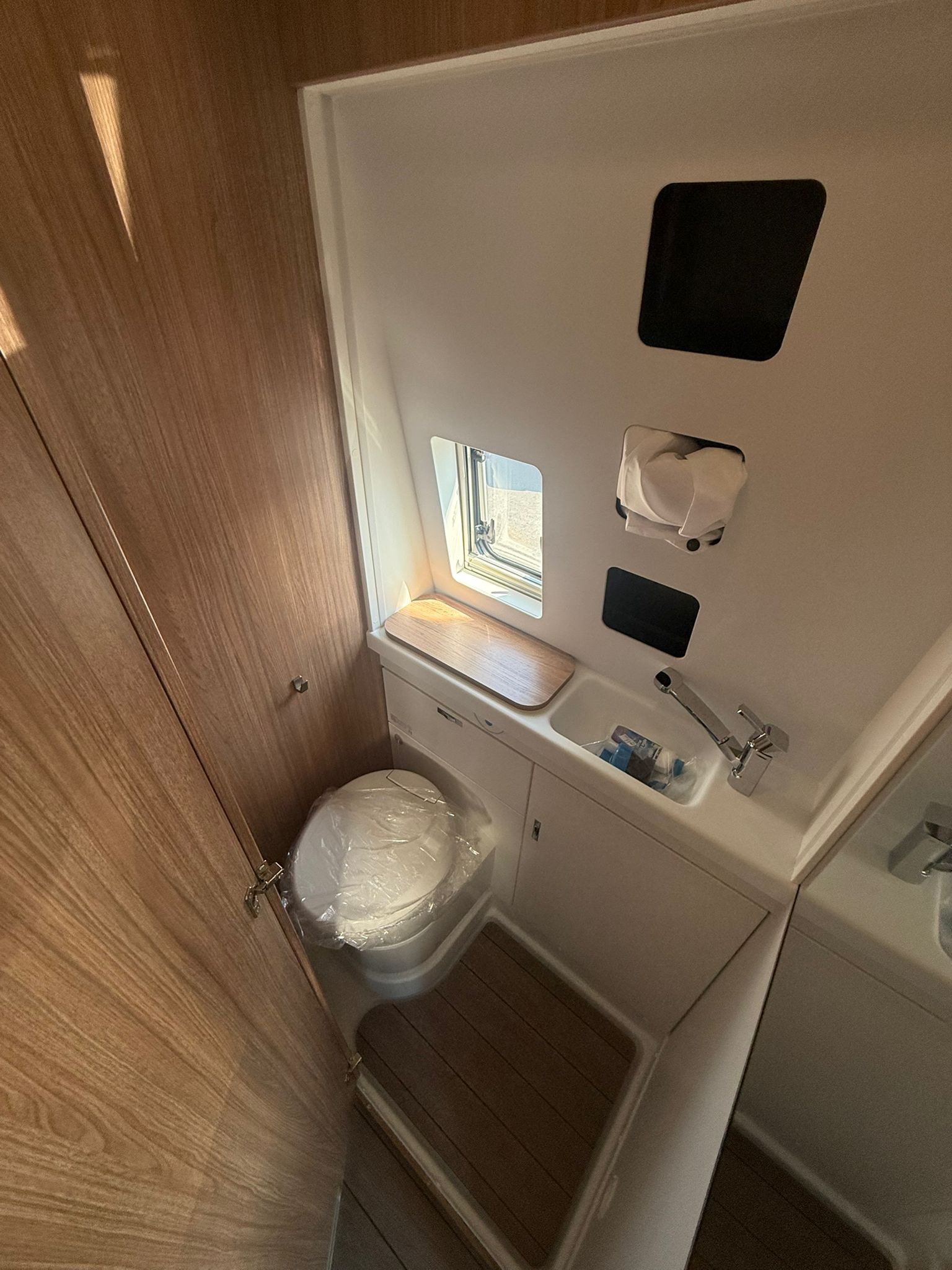 FOURGON WEINSBERG CARABUS 600DQ [FIRE]