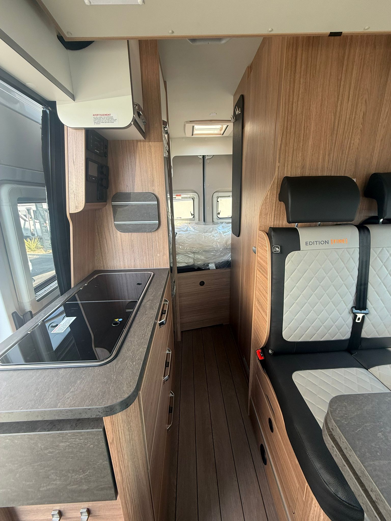 FOURGON WEINSBERG CARABUS 600DQ [FIRE]