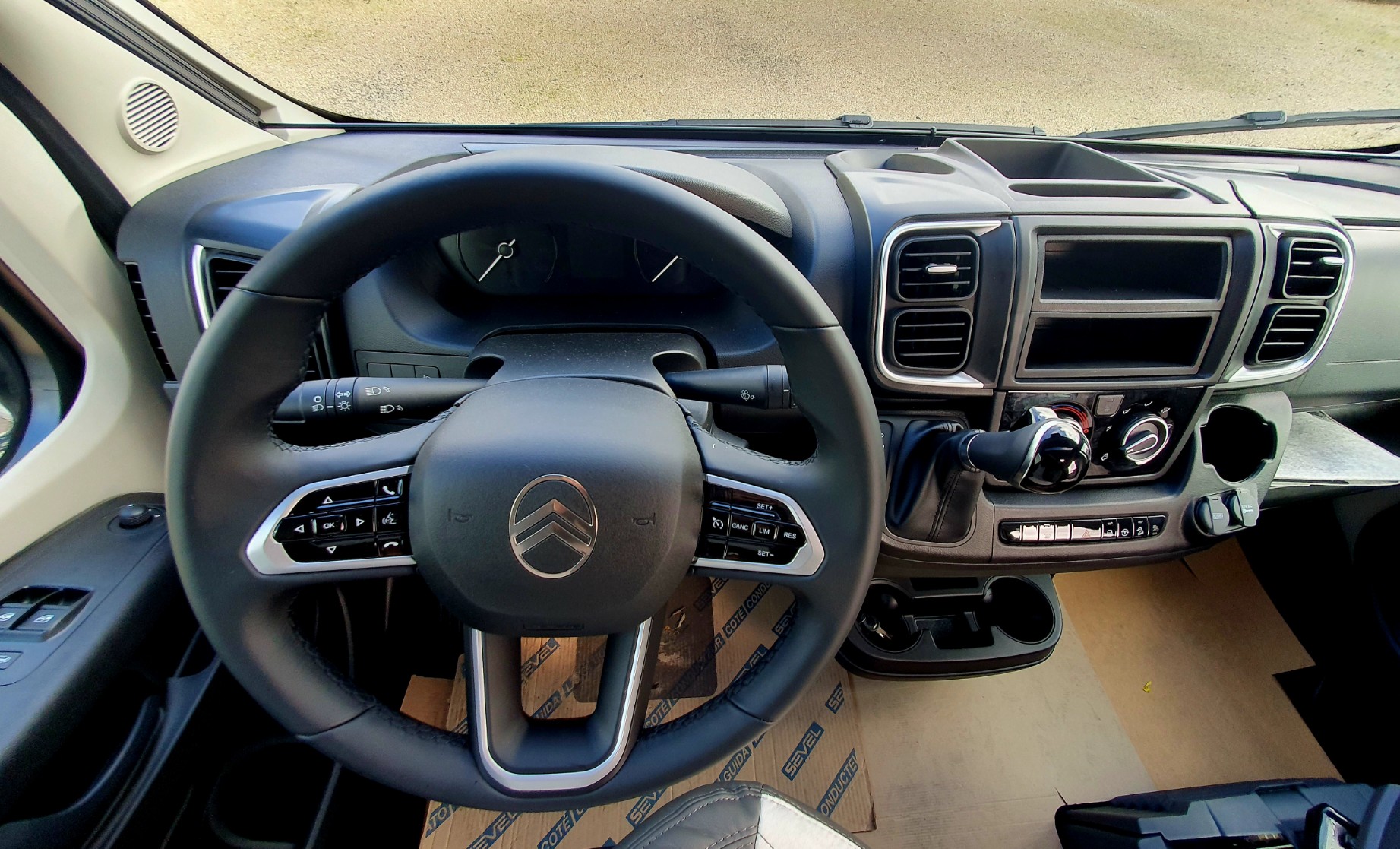 FOURGON SUNLIGHT CLIFF 600 X