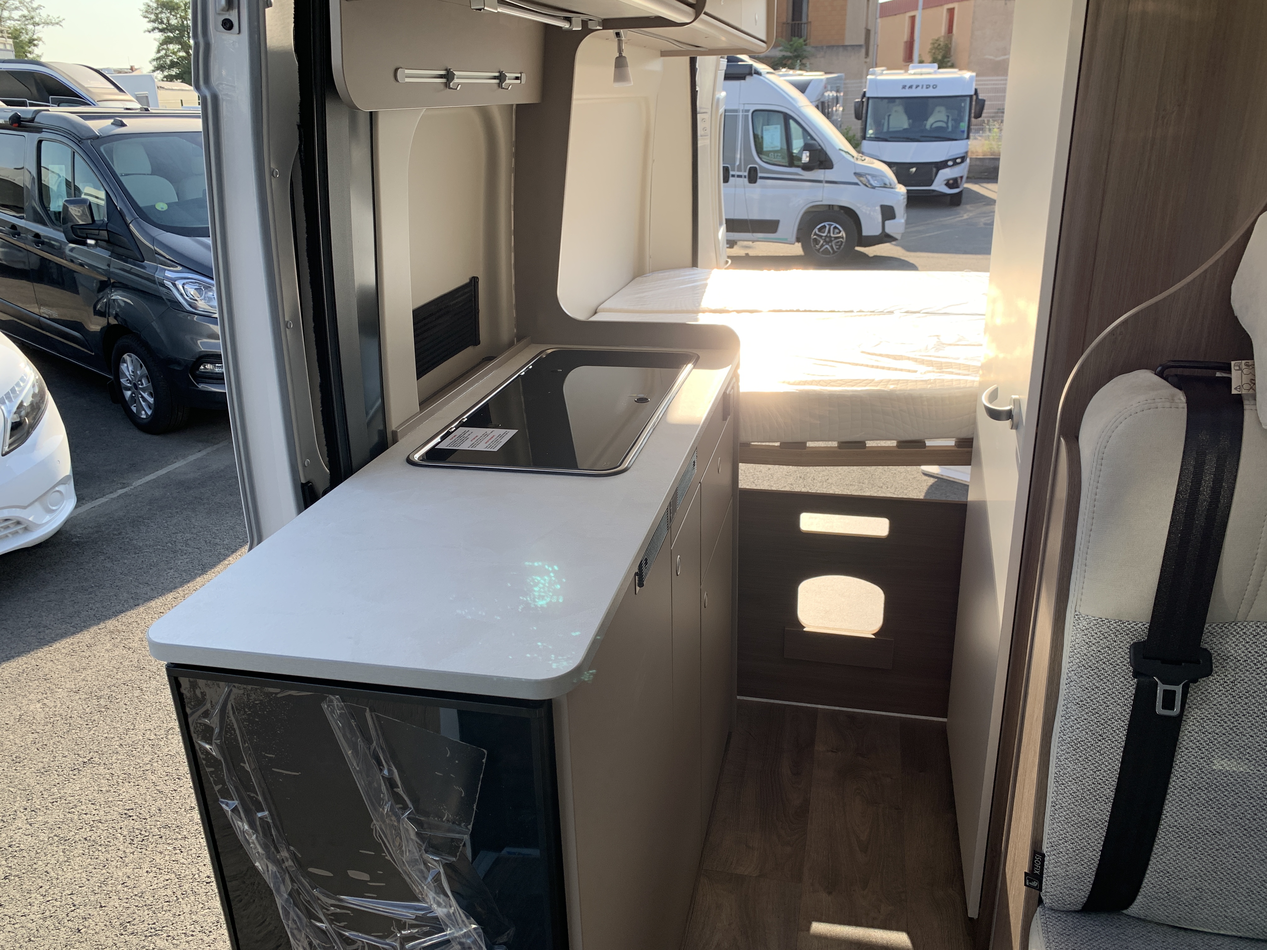 FOURGON CARADO CV 600