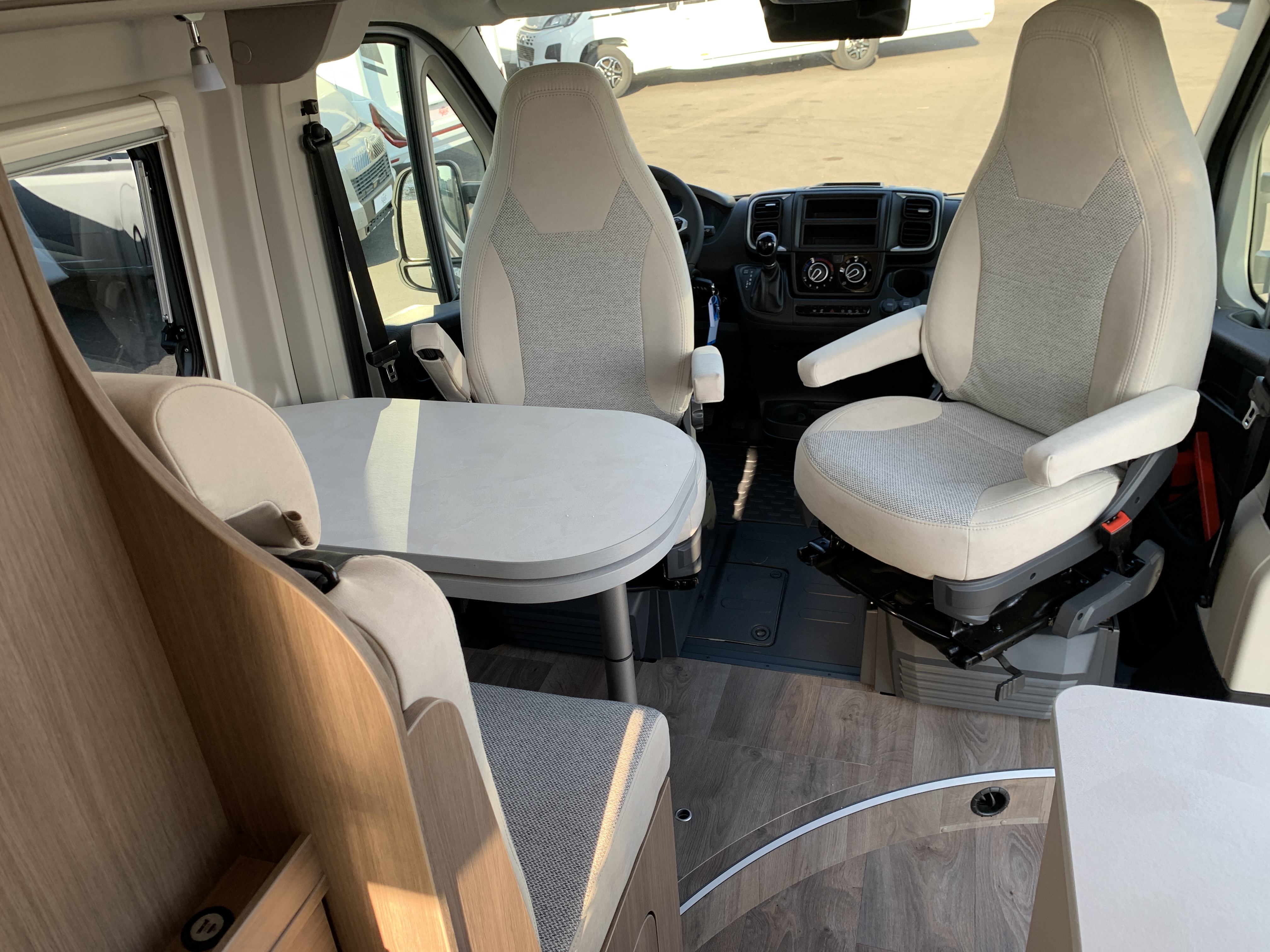 FOURGON CARADO CV 600