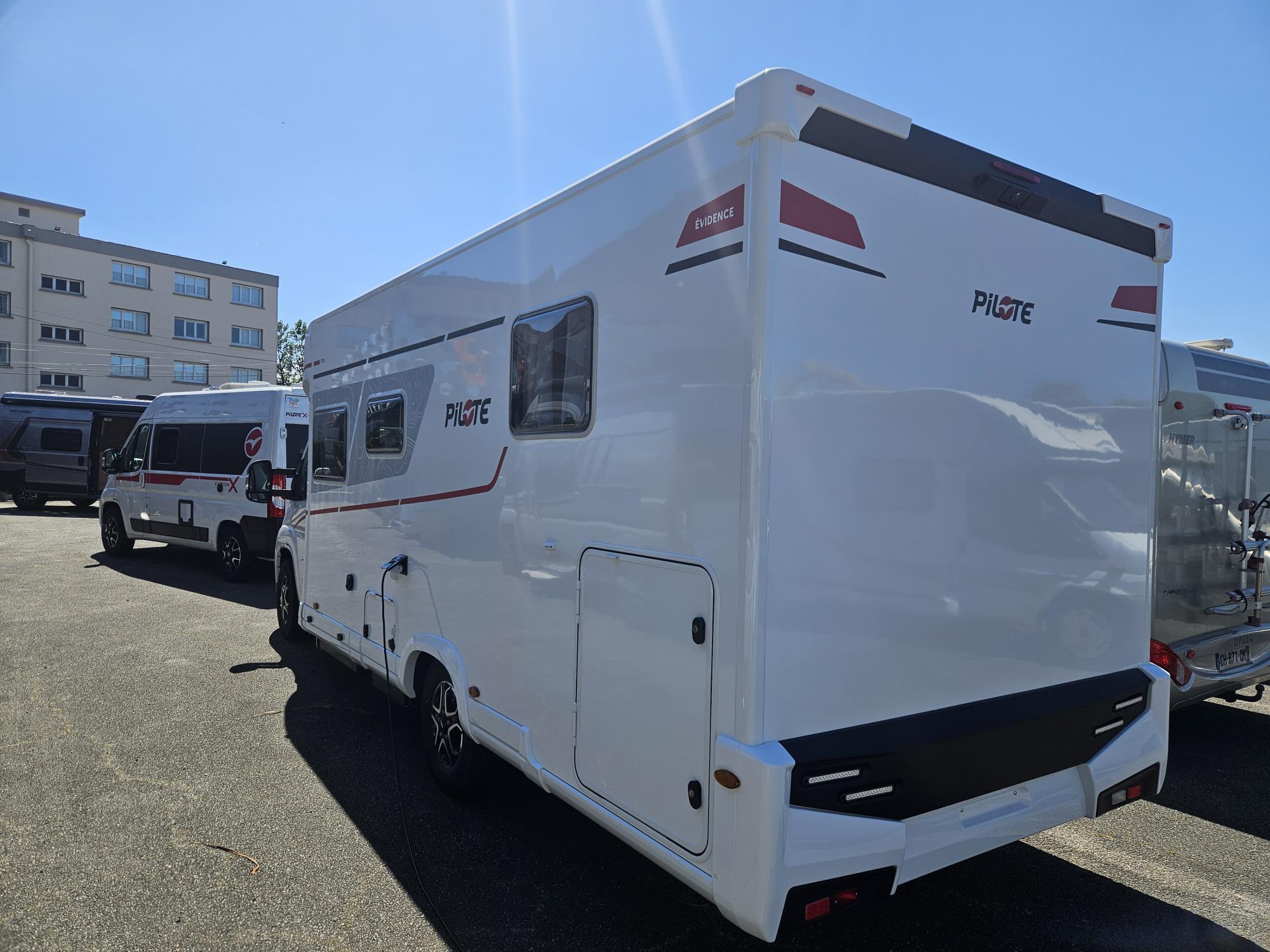 CAMPING CAR PILOTE P740 FC EVIDENCE