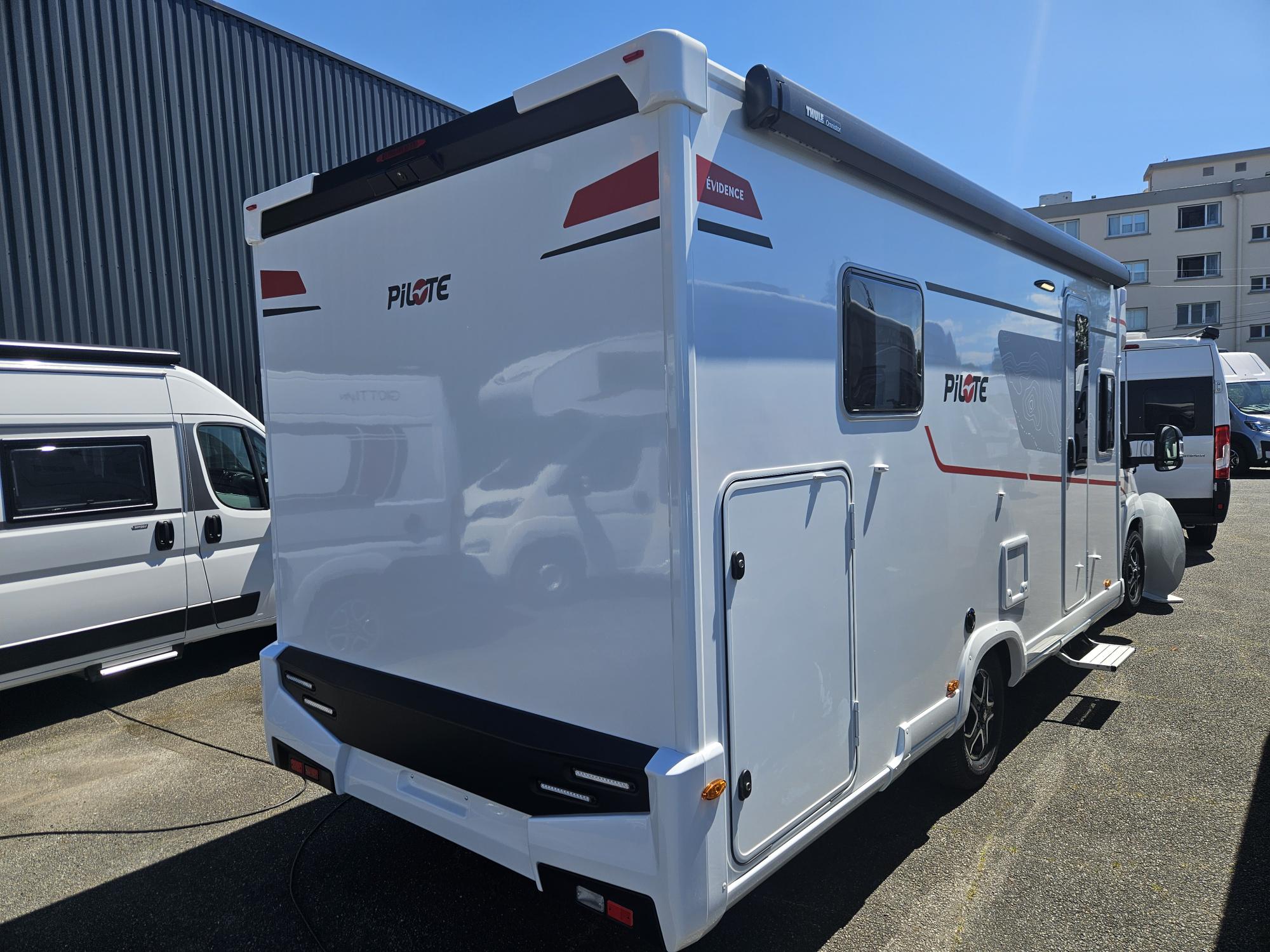 CAMPING CAR PILOTE P740 FC EVIDENCE