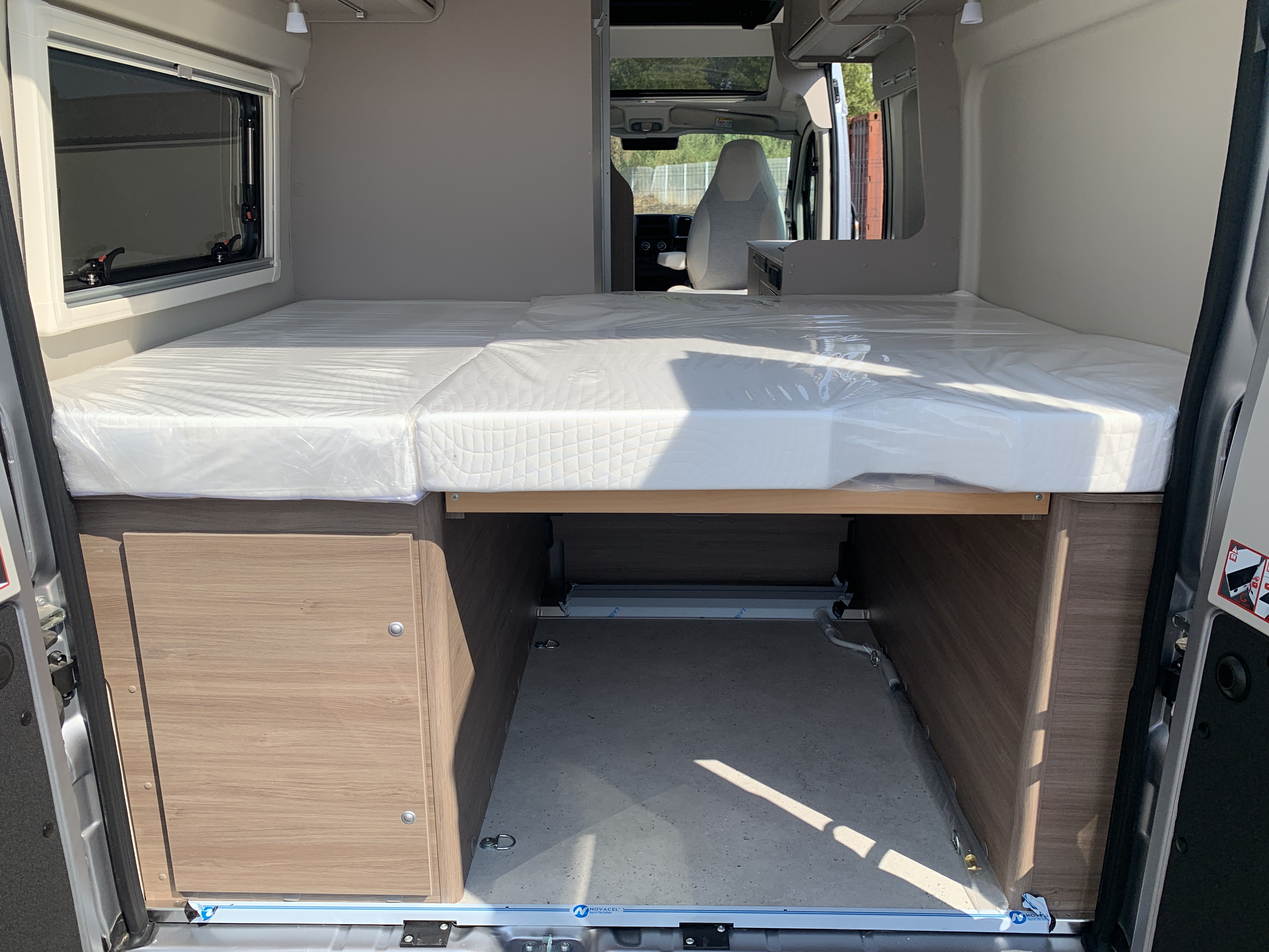 FOURGON CARADO CV 600 PRO + TOIT RELEV