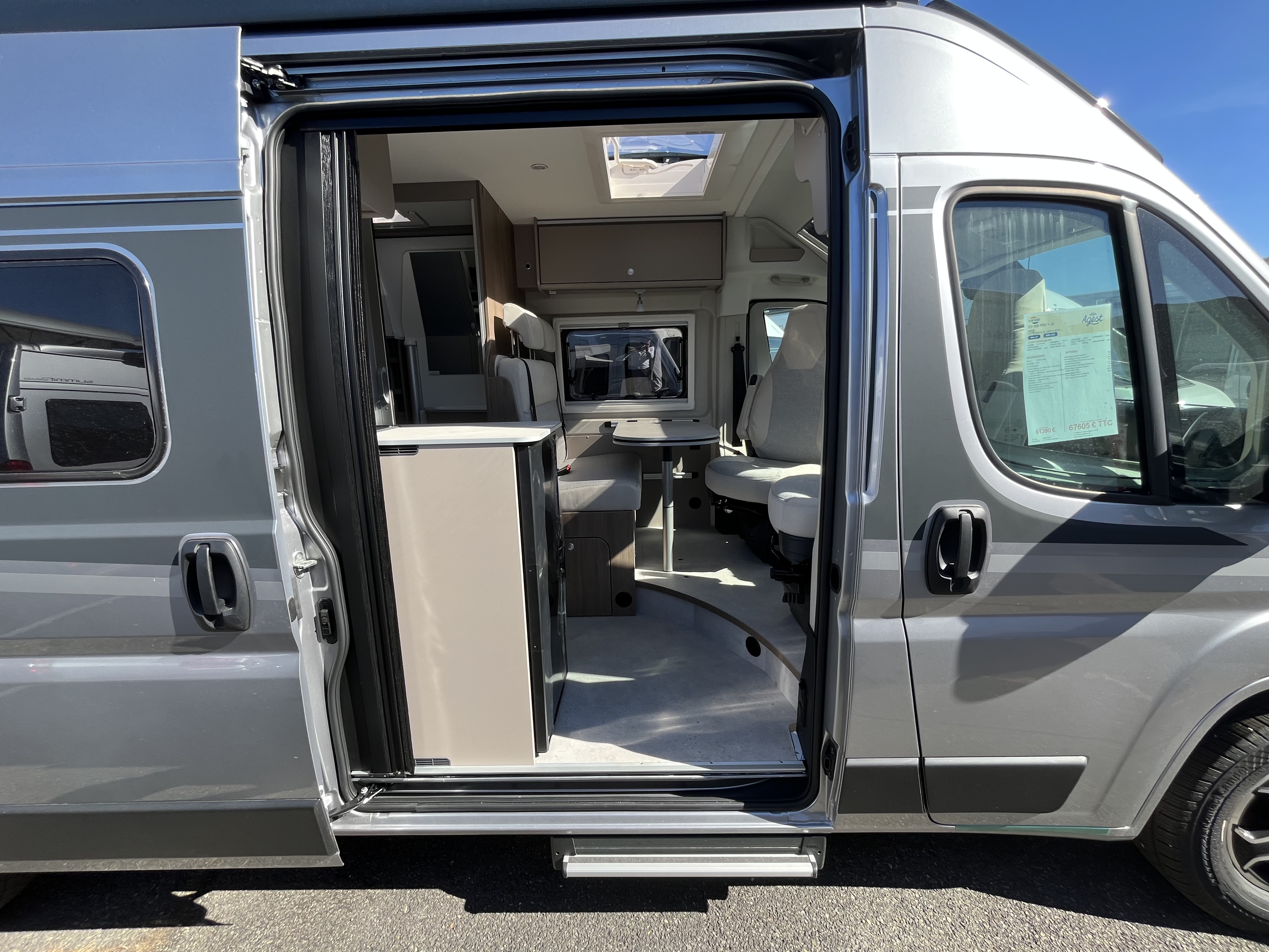 FOURGON CARADO CV 600 PRO + 20 ANS