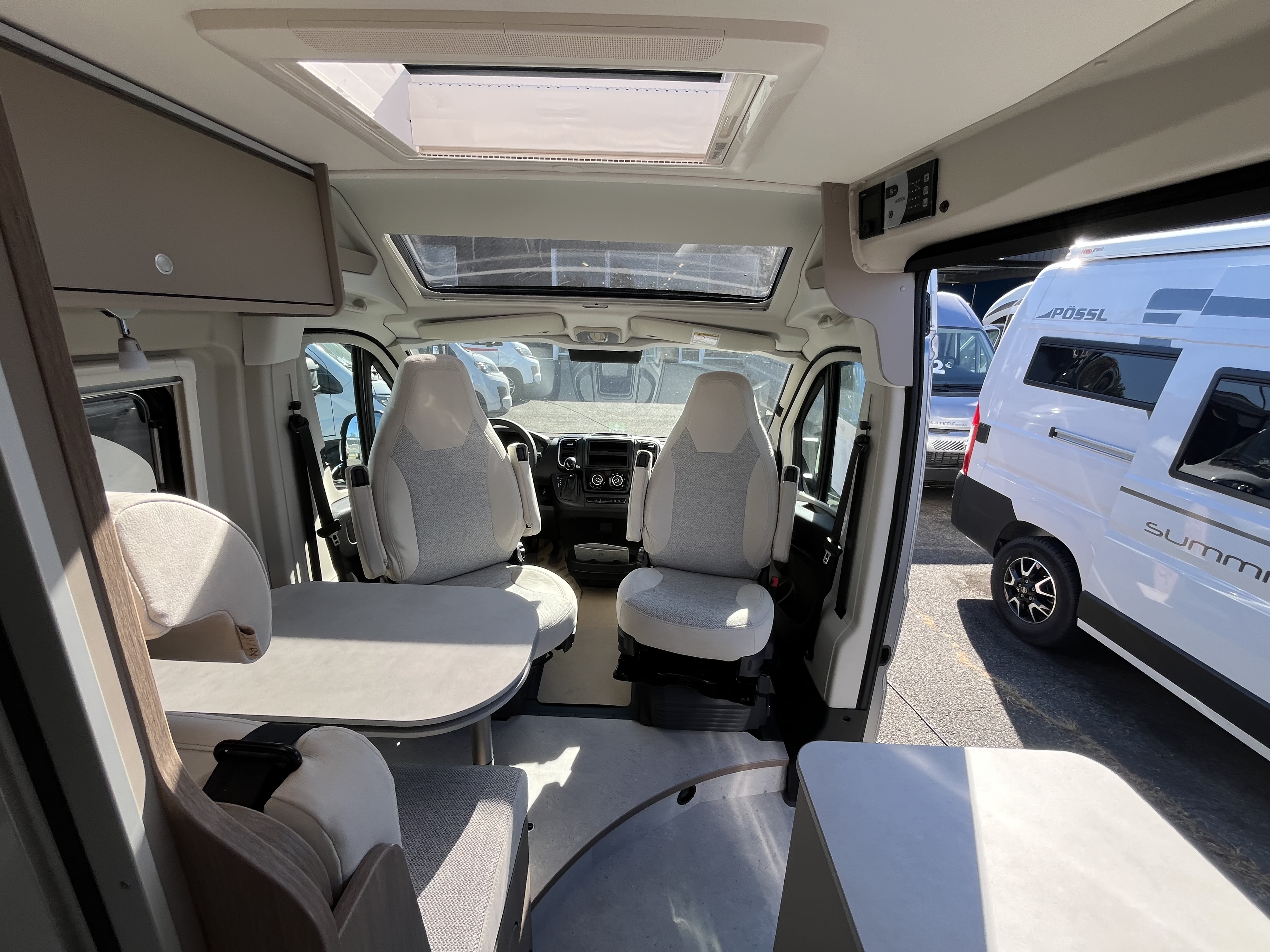 FOURGON CARADO CV 600 PRO + 20 ANS