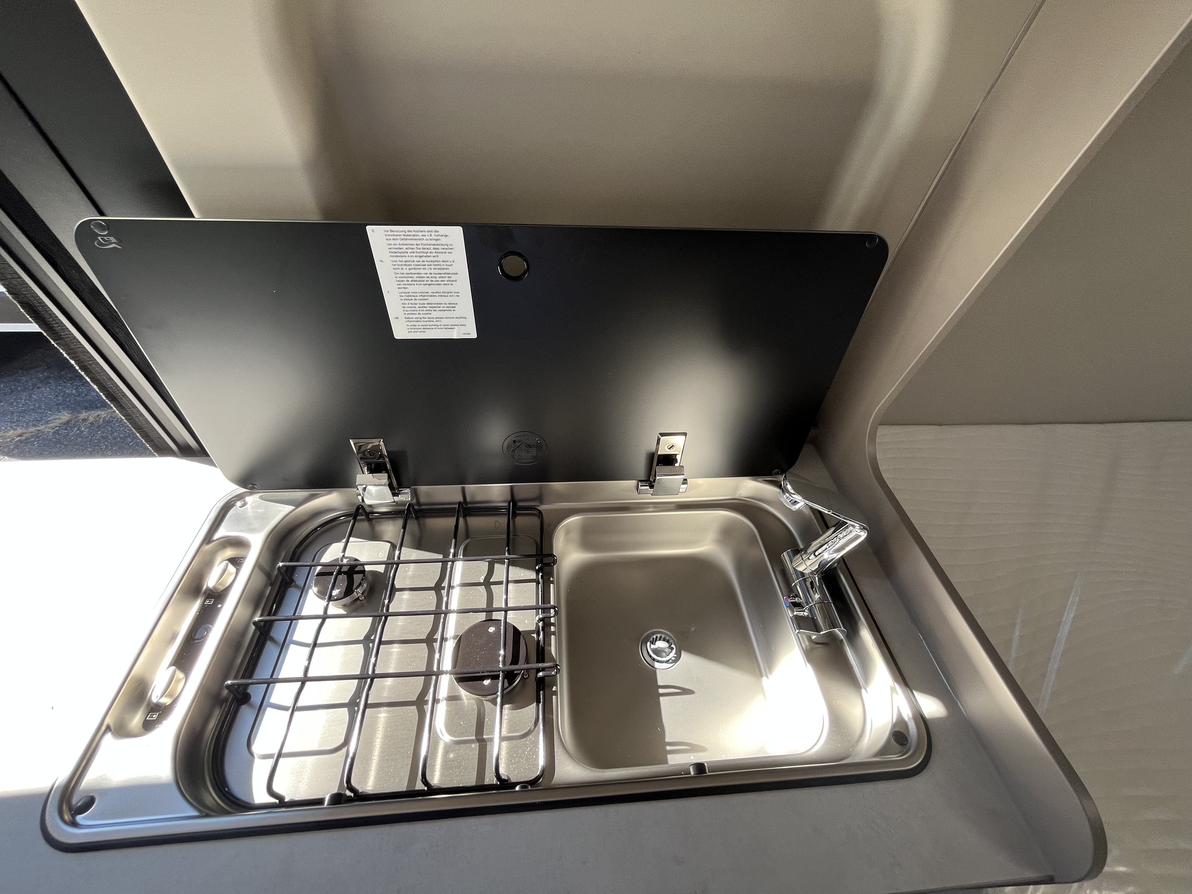 FOURGON CARADO CV 600 PRO + 20 ANS