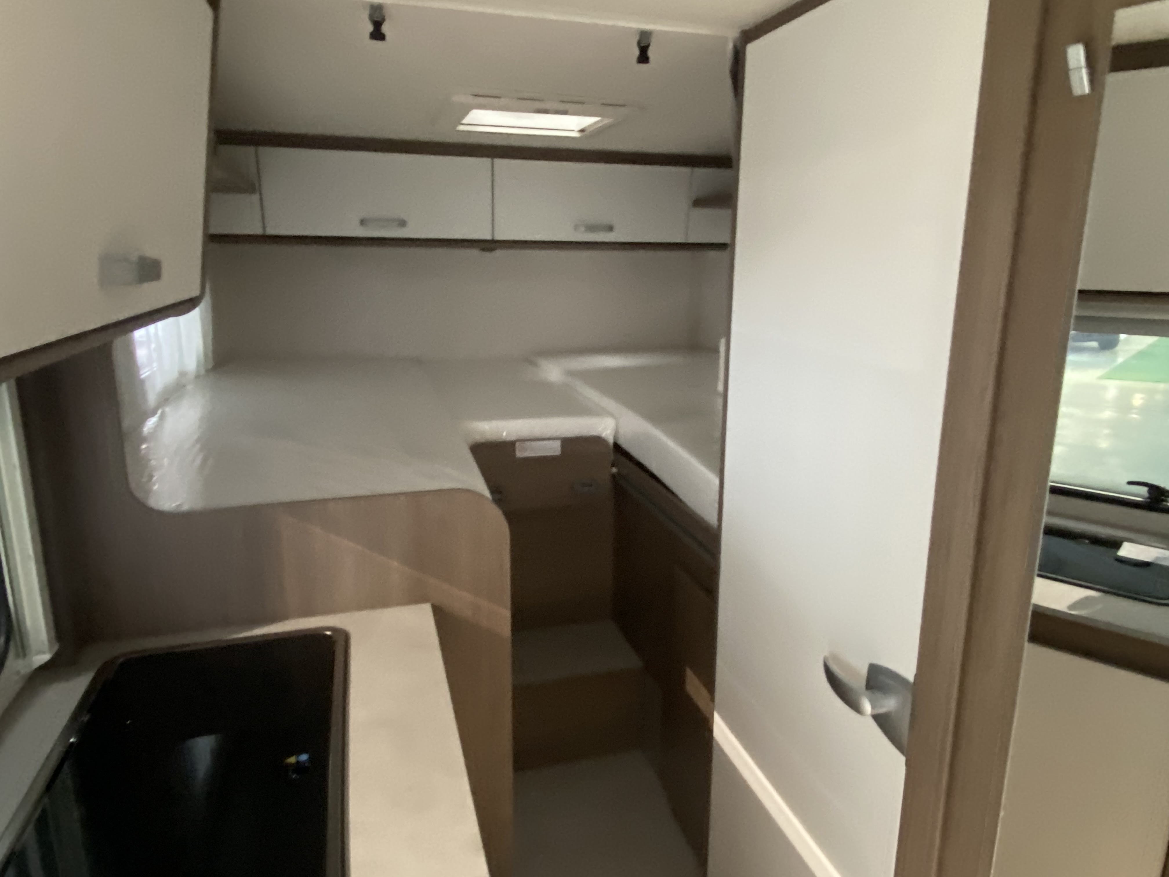 CAMPING CAR CARADO V347 PRO+