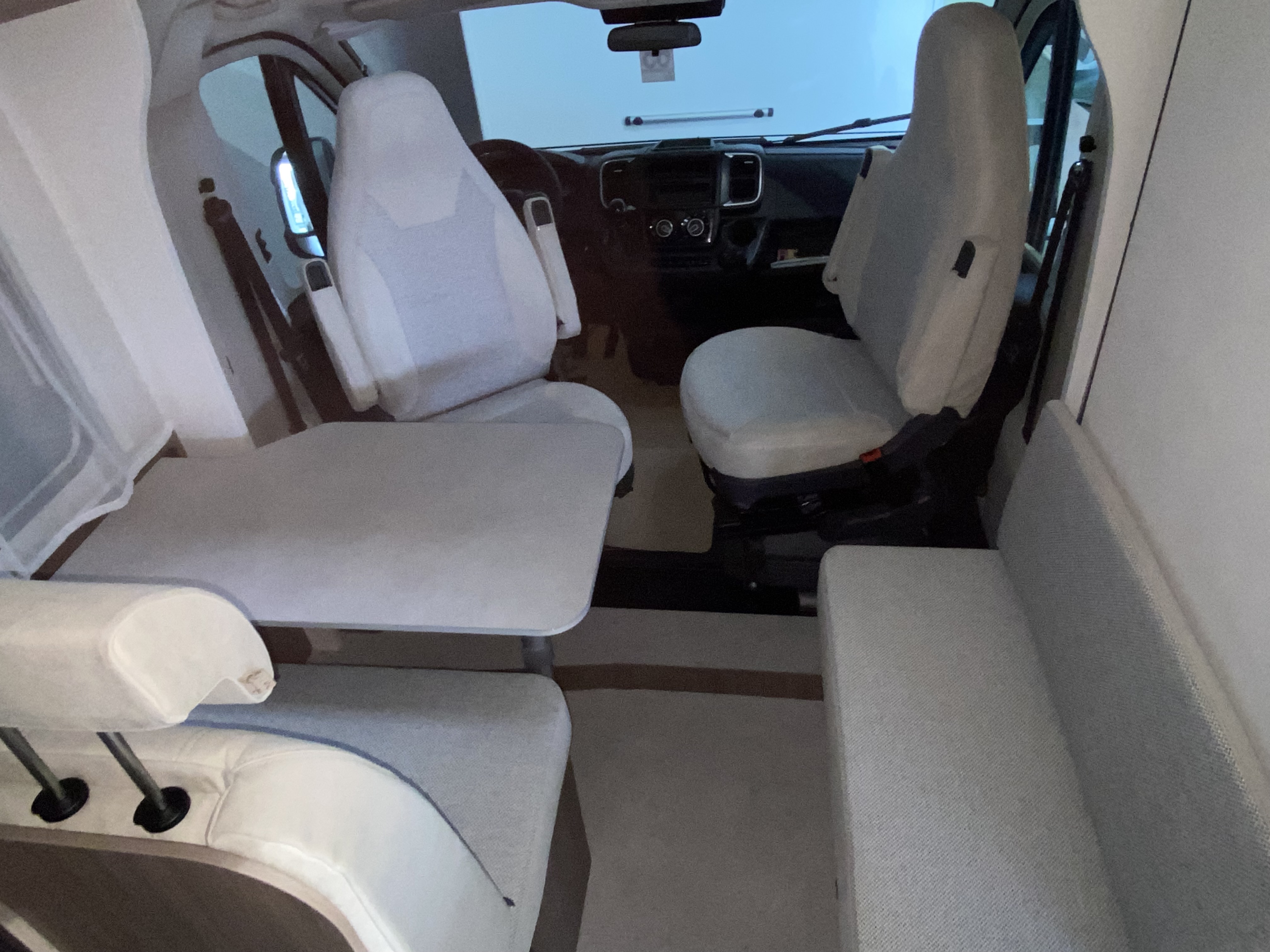 CAMPING CAR CARADO V347 PRO+