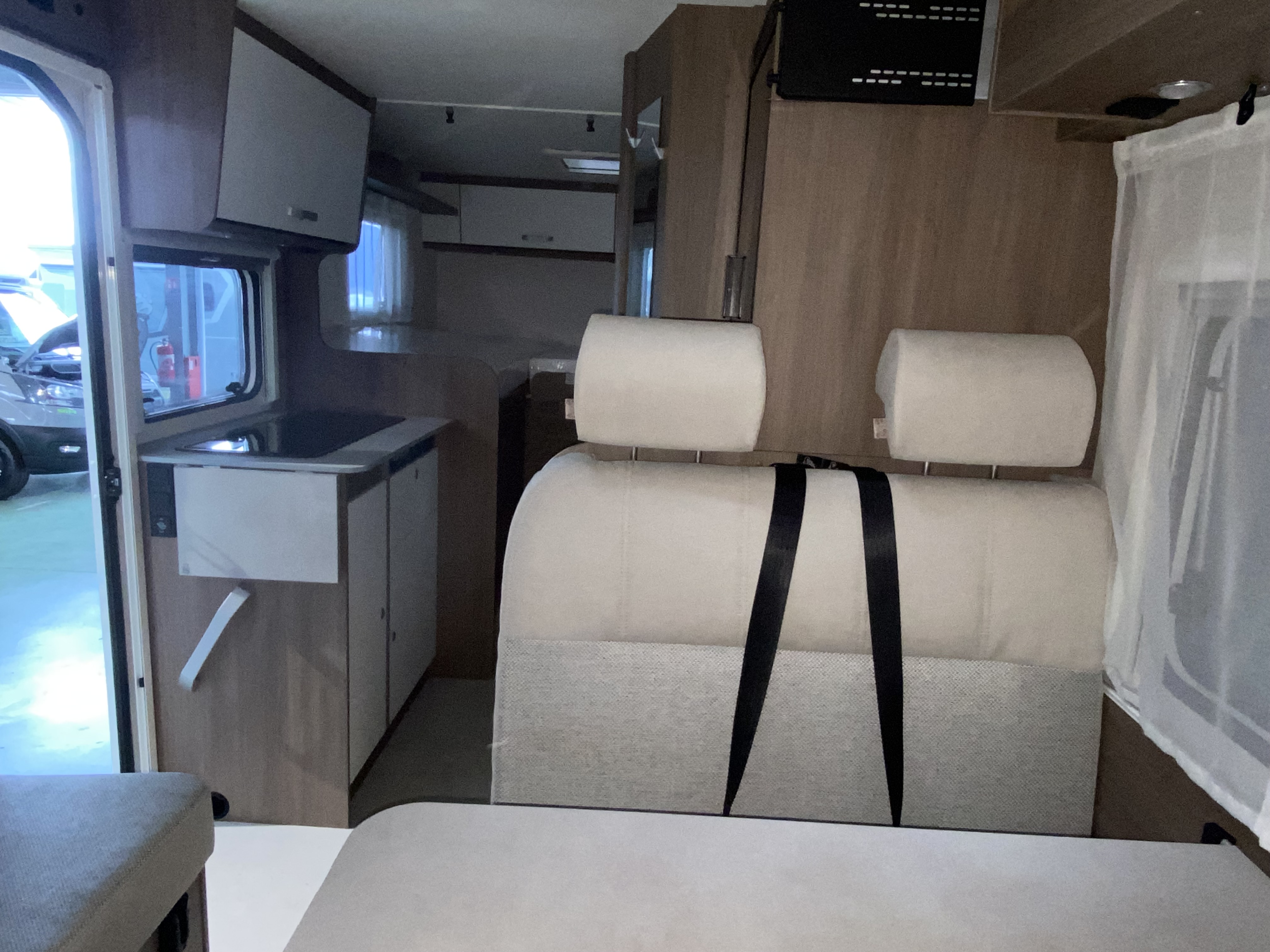 CAMPING CAR CARADO V347 PRO+