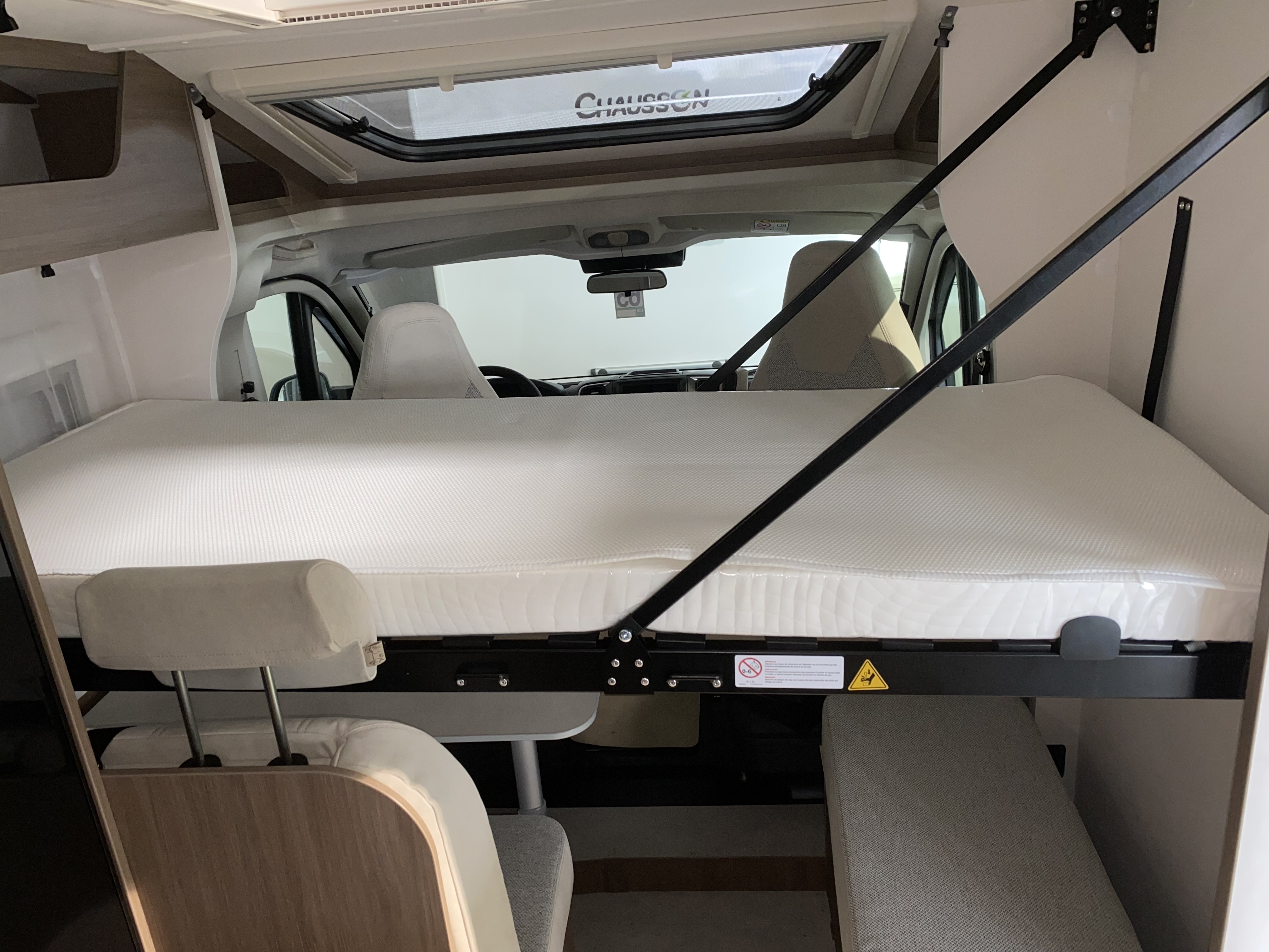 CAMPING CAR CARADO V347 PRO+