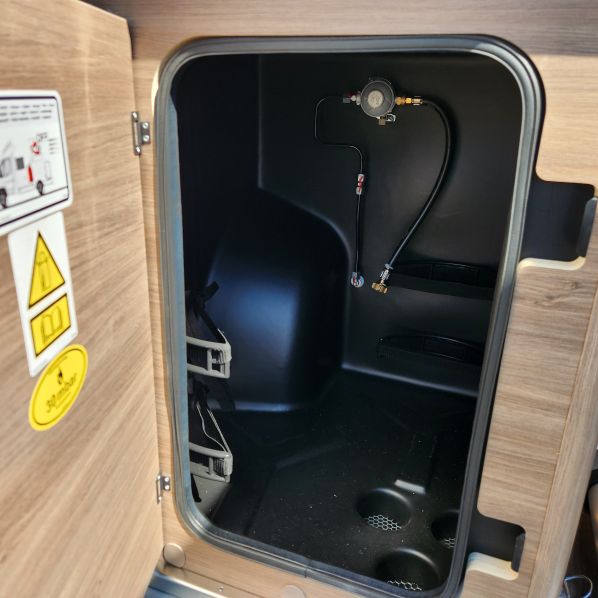 FOURGON CARADO CV 602 PRO