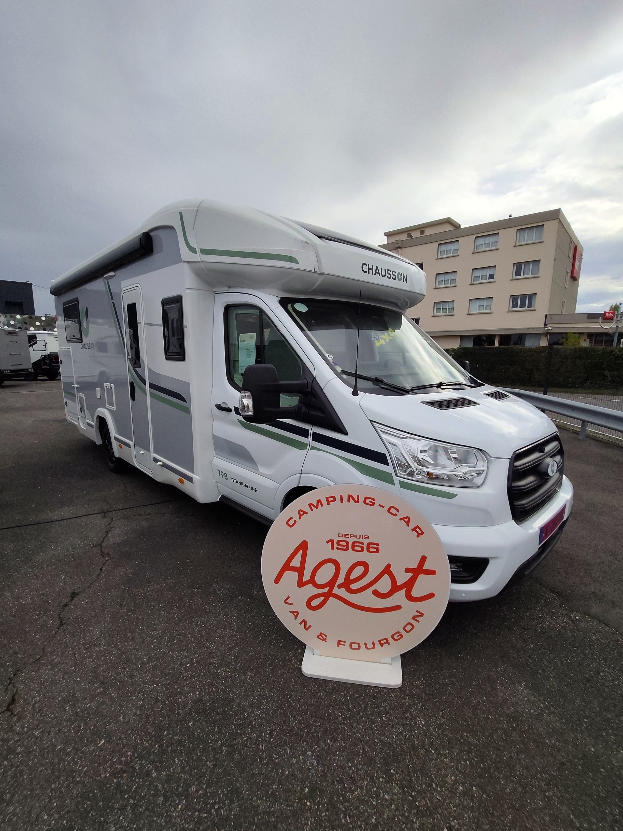 CAMPING CAR CHAUSSON 798 TITANIUM LINE
