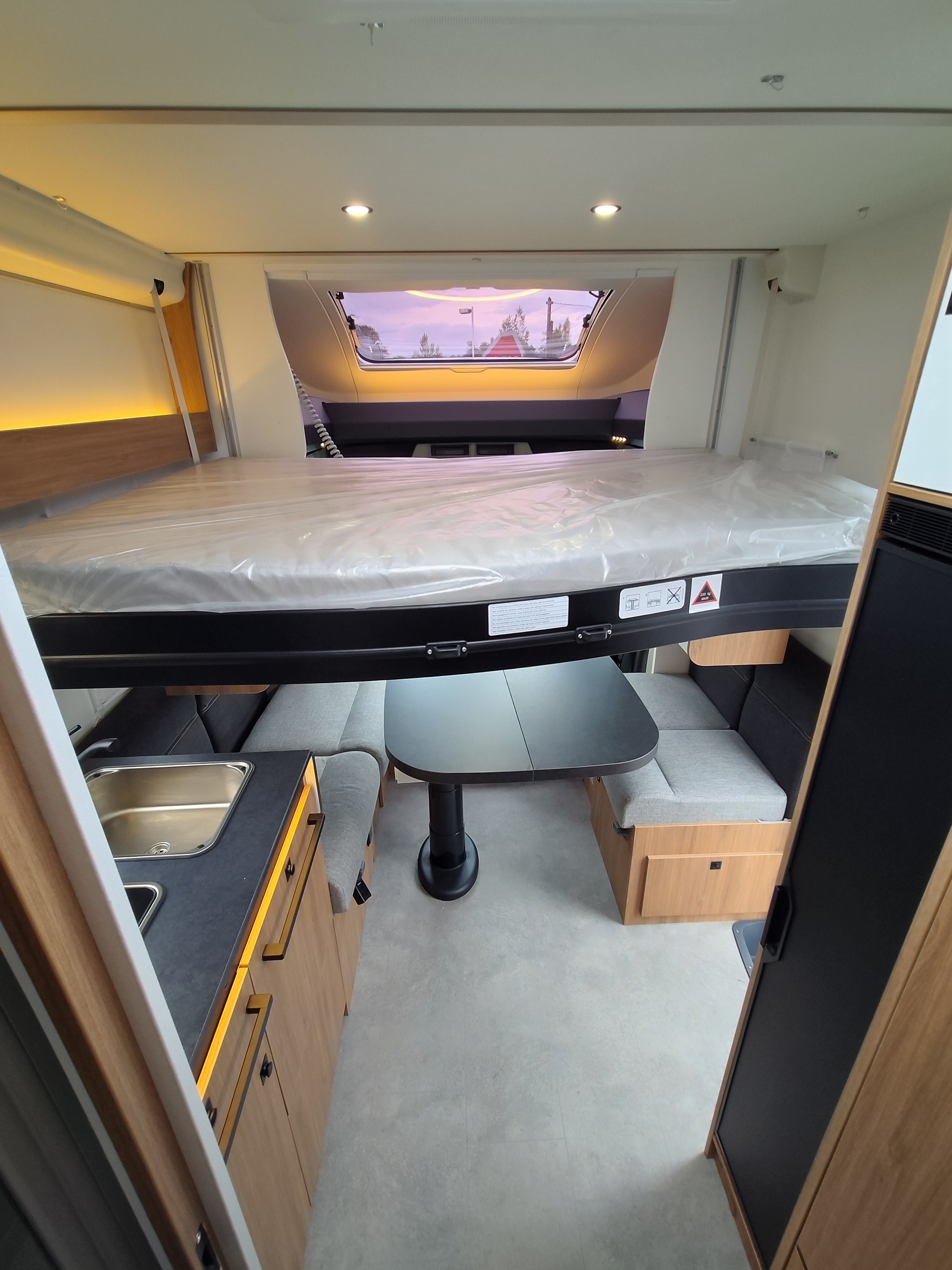 CAMPING CAR CHAUSSON 798 TITANIUM LINE
