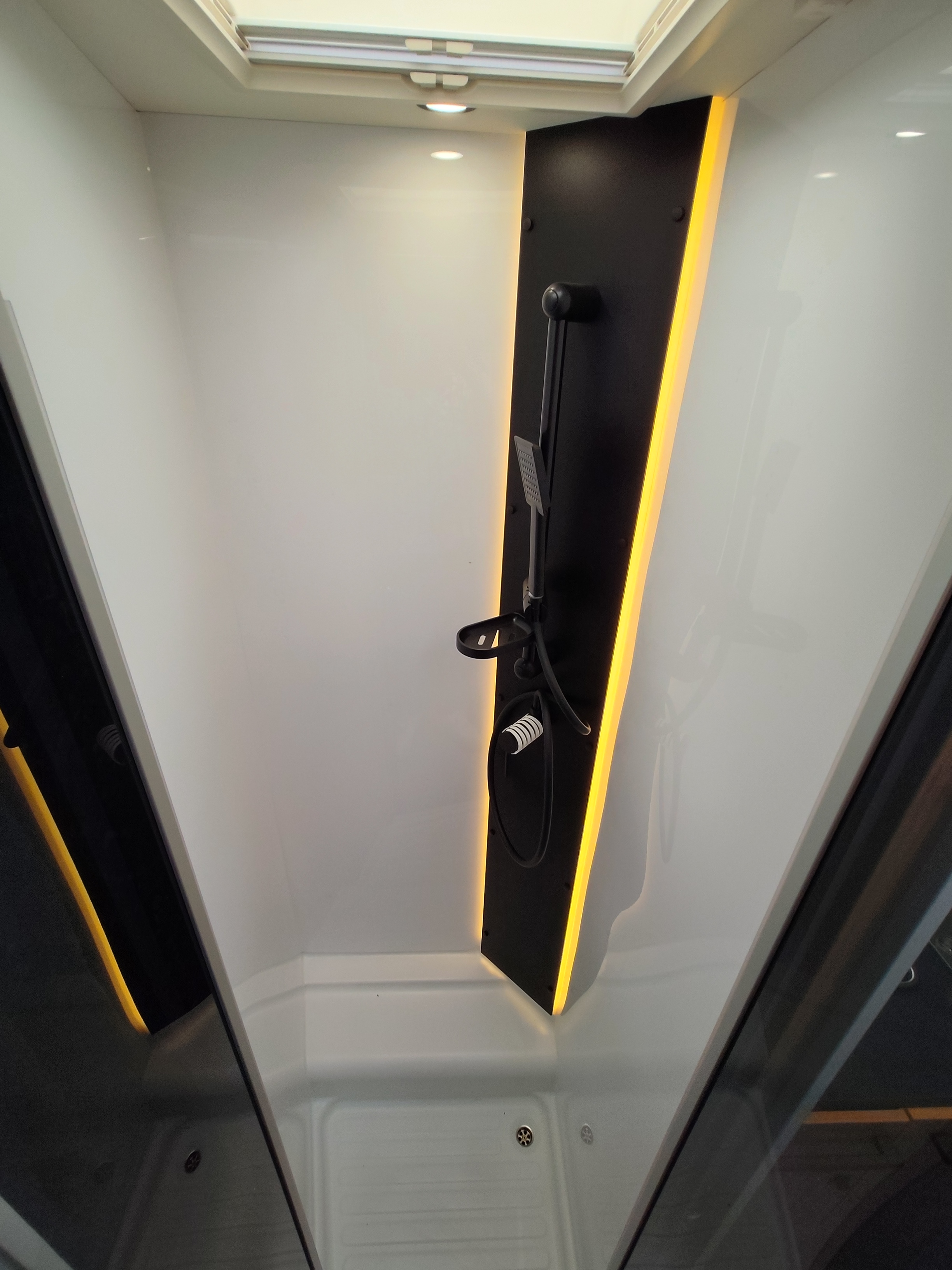CAMPING CAR CHAUSSON 798 TITANIUM LINE