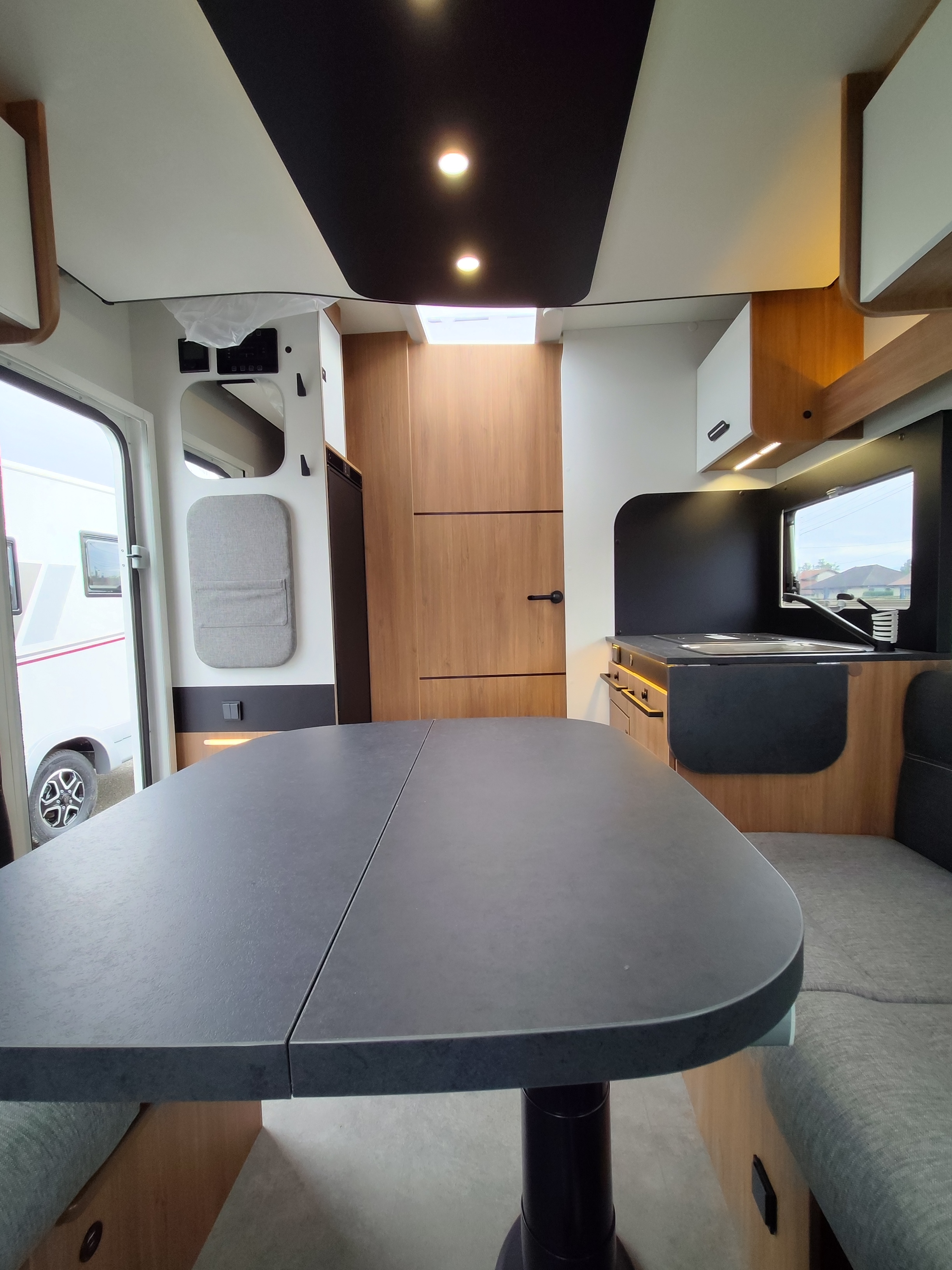 CAMPING CAR CHAUSSON 798 TITANIUM LINE