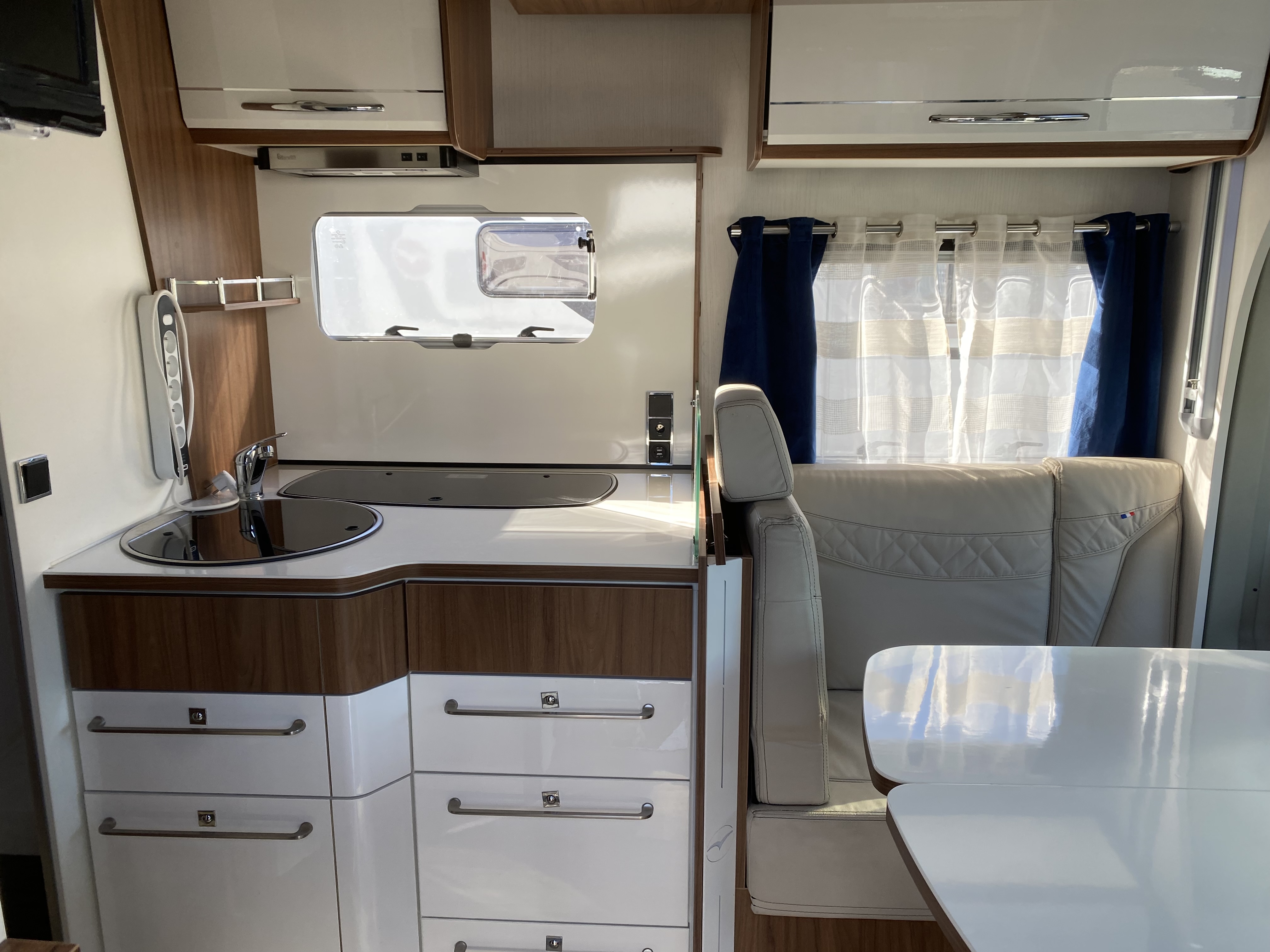 CAMPING CAR PILOTE P 726 FC SELECTION
