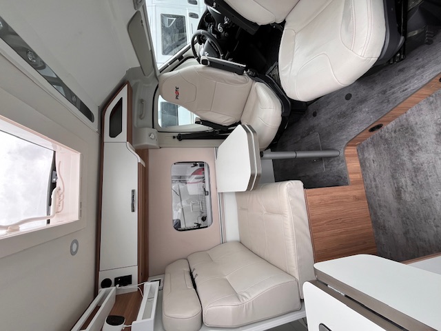 FOURGON PILOTE V600G EDITION SPECIALE