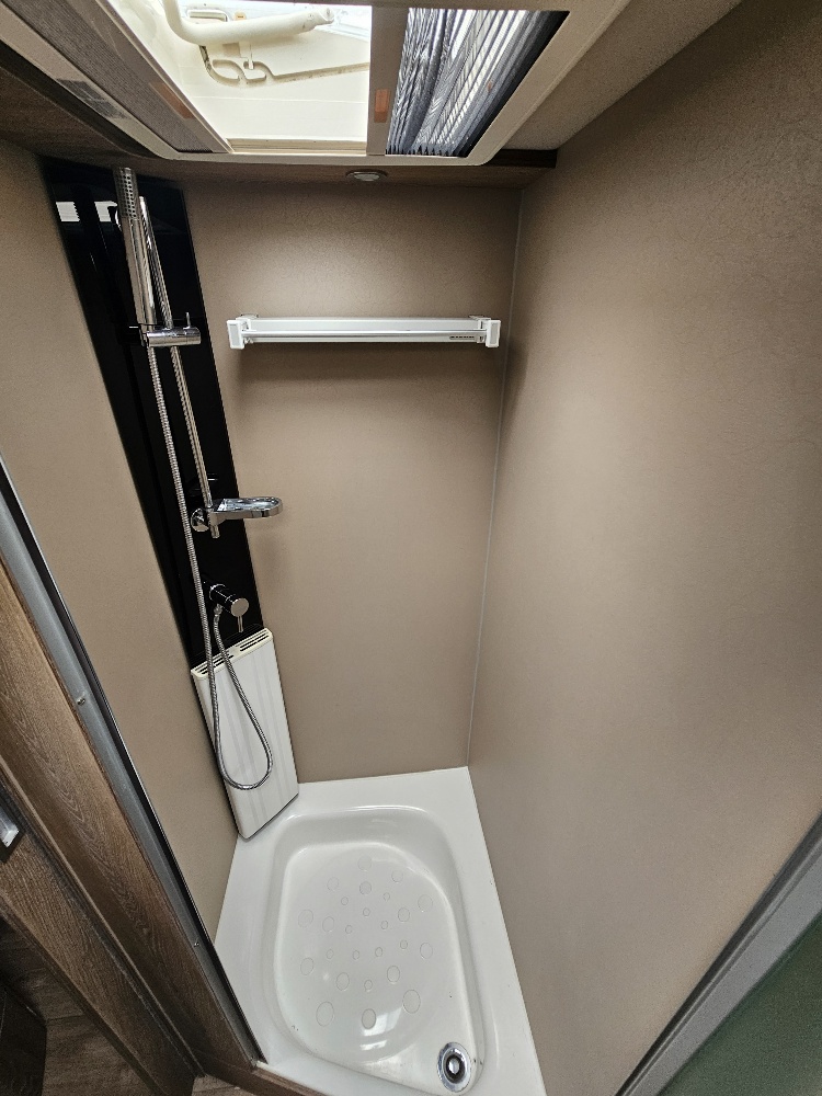 CAMPING CAR LE VOYAGEUR LV 1057