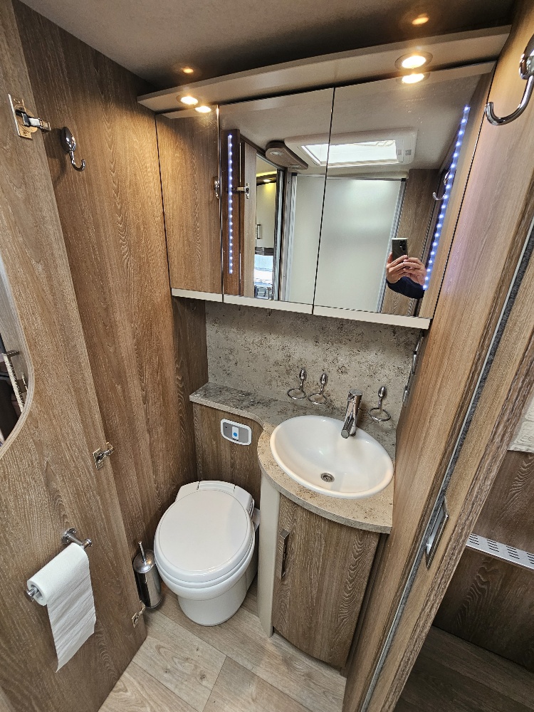 CAMPING CAR LE VOYAGEUR LV 1057