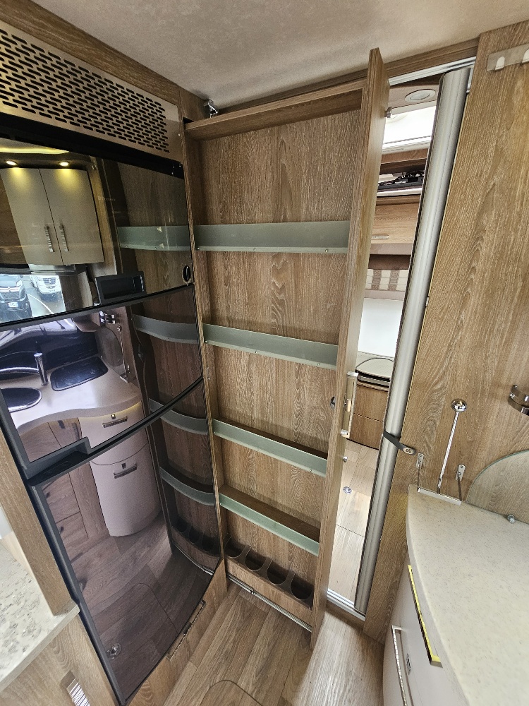 CAMPING CAR LE VOYAGEUR LV 1057